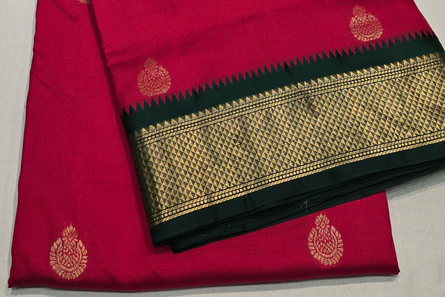 Nine and a half yards silk saree AC1551