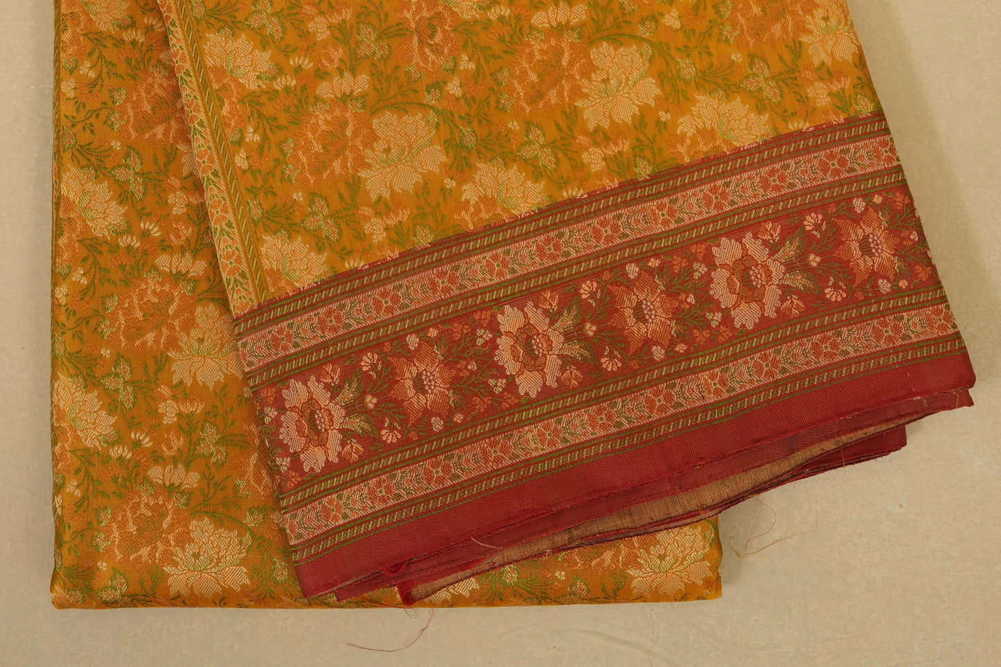 Yellowish Green Banarasi Silk Saree Borders Zoom