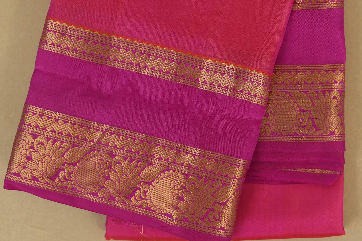 Peach Pink with Pink Borders Light Weight Kanchipuram Silk Saree border zoom