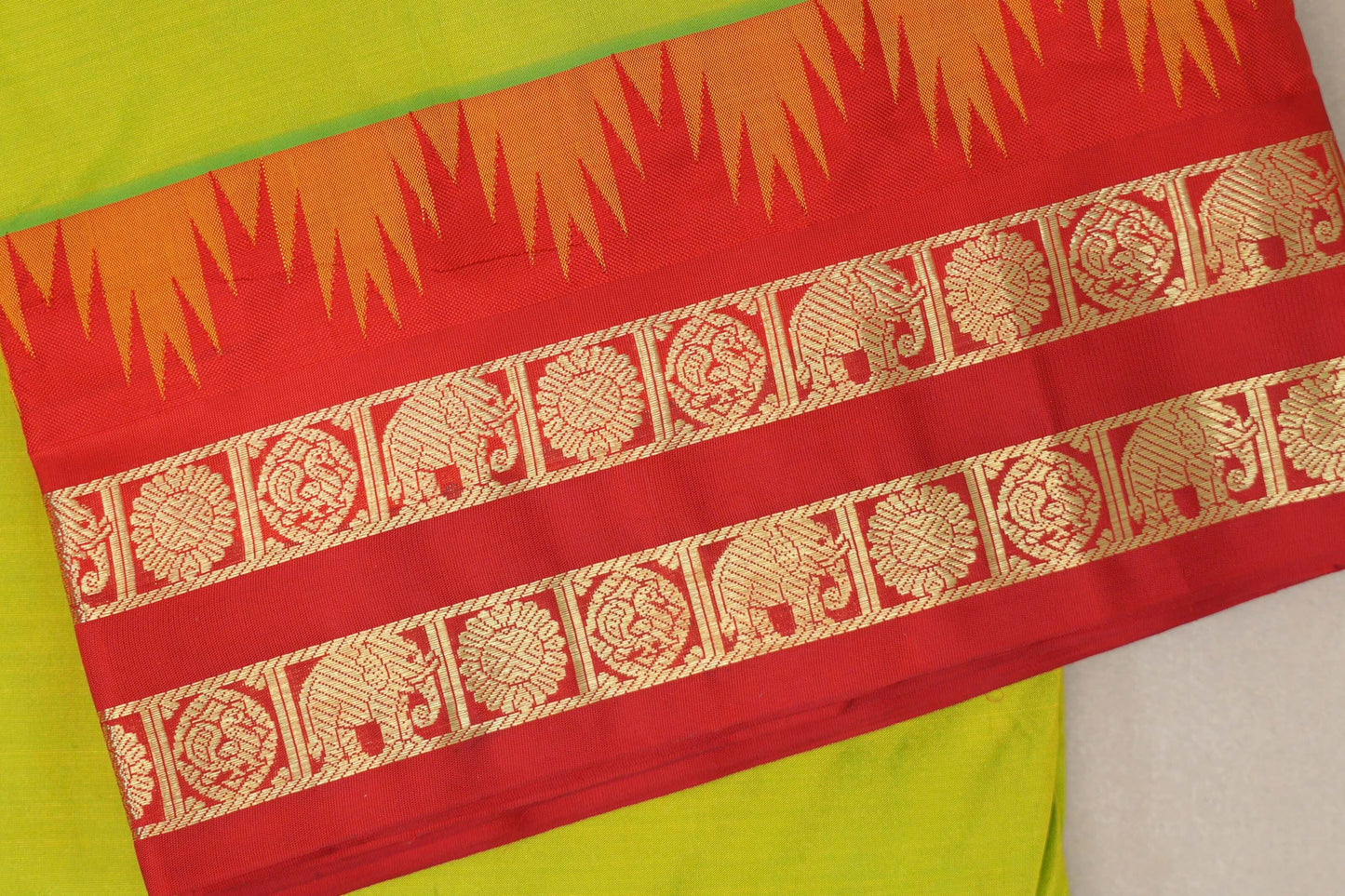 yellowish green Ten Yards Silk saree border zoom