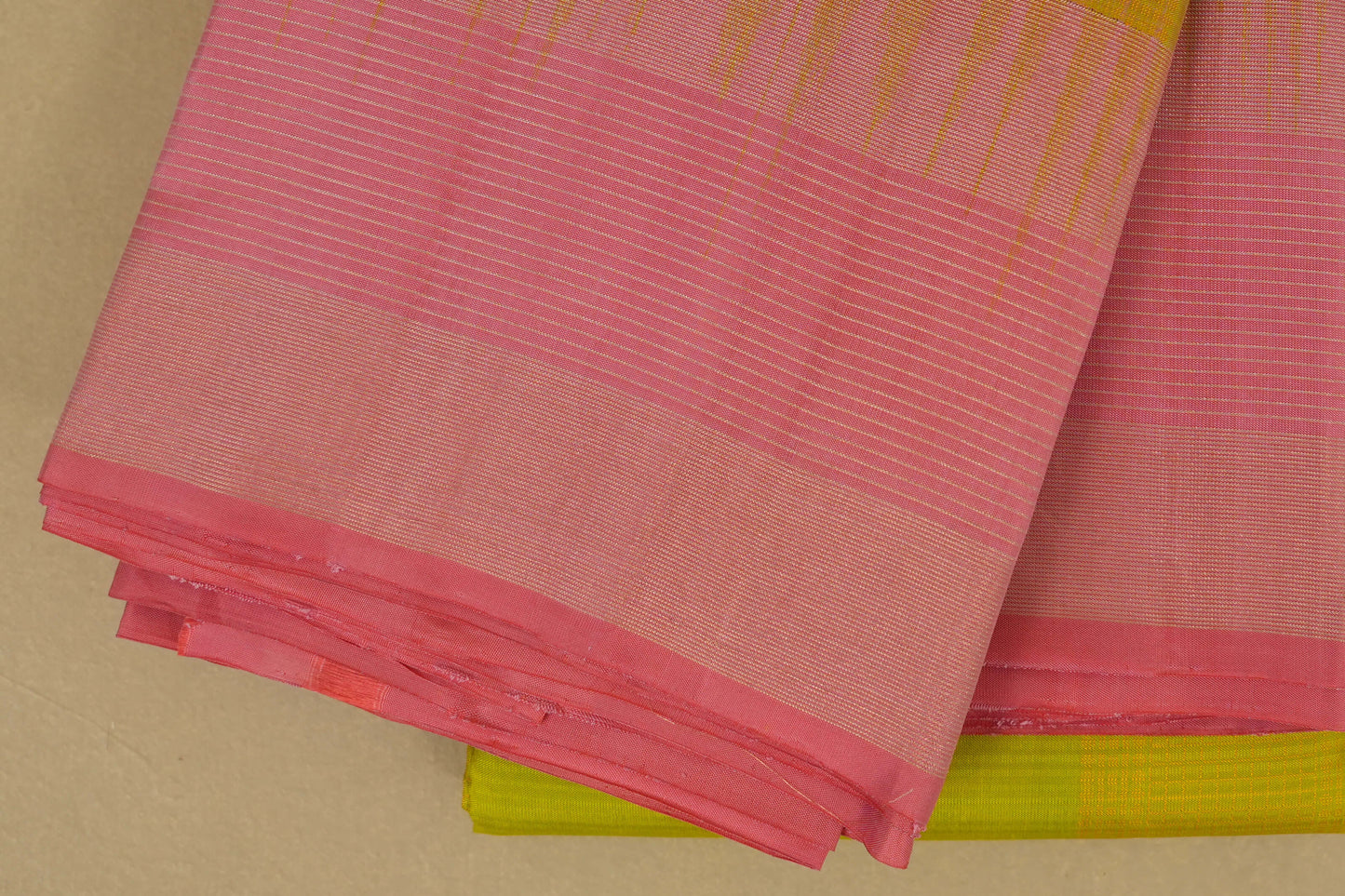 Parrot Green with Light Pink Borders Light Weight Kanchipuram Silk Saree borders