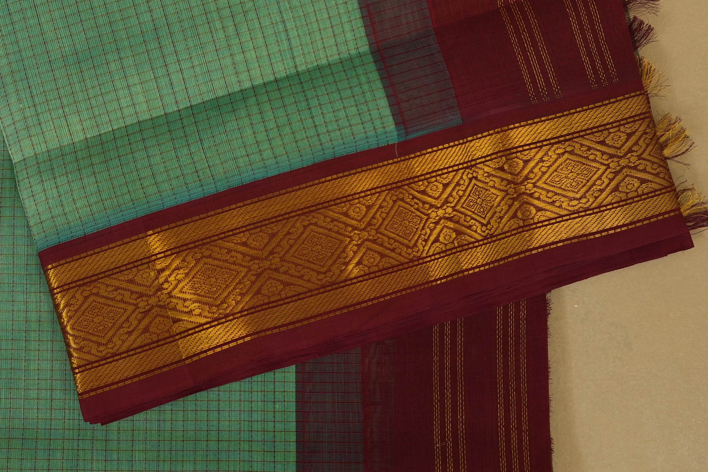 Rexona Green with Maroon Borders Silk Cotton Saree border zoom