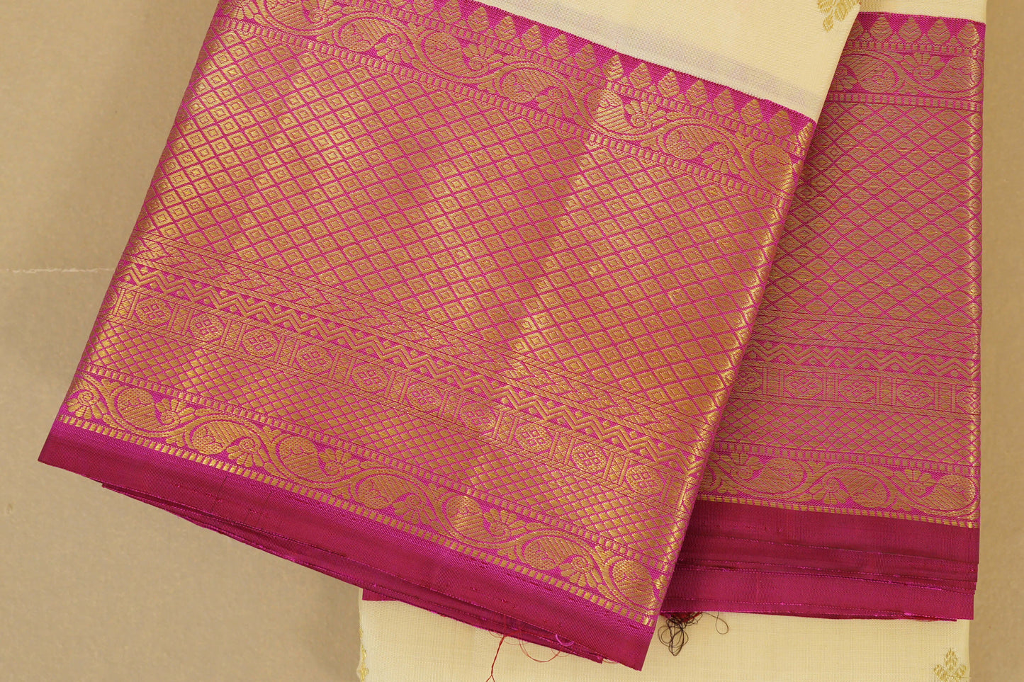 Half White Vintage Kanjivaram Silk Saree Border zoom