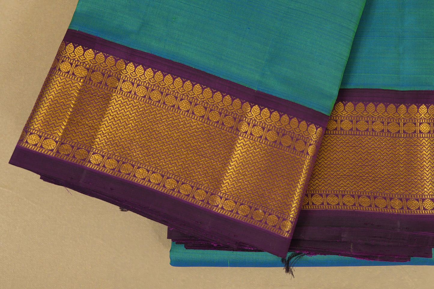 Peacock Green Vintage Kanjivaram Silk Saree borders zoom