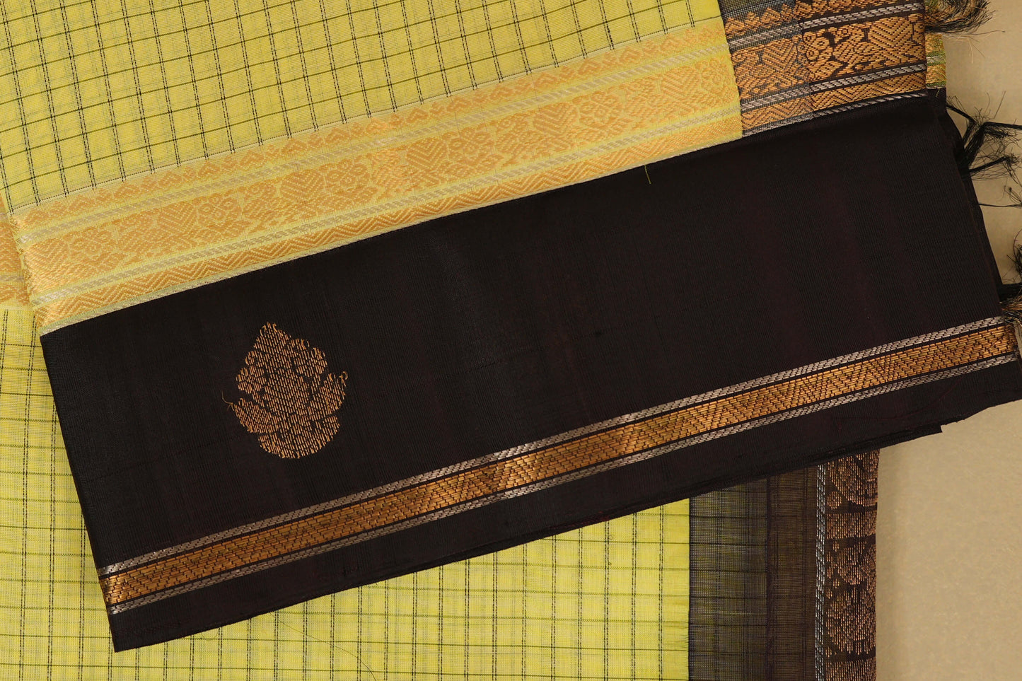 Light Lemon Yellow Vintage Kanjivaram Silk Saree border zoom