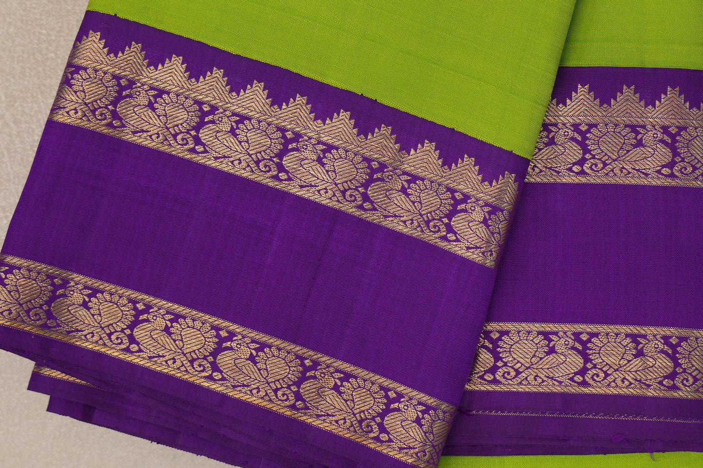 Parrot Green with Purple Borders Vintage Kanjivaram Silk Saree border