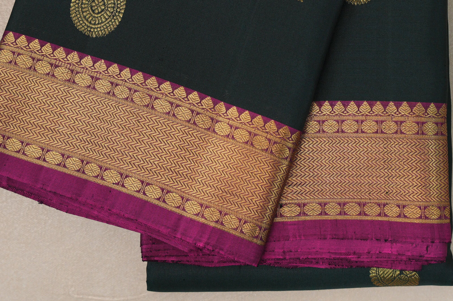 Deep Bottle Green Kanjivaram Silk Saree border zoom