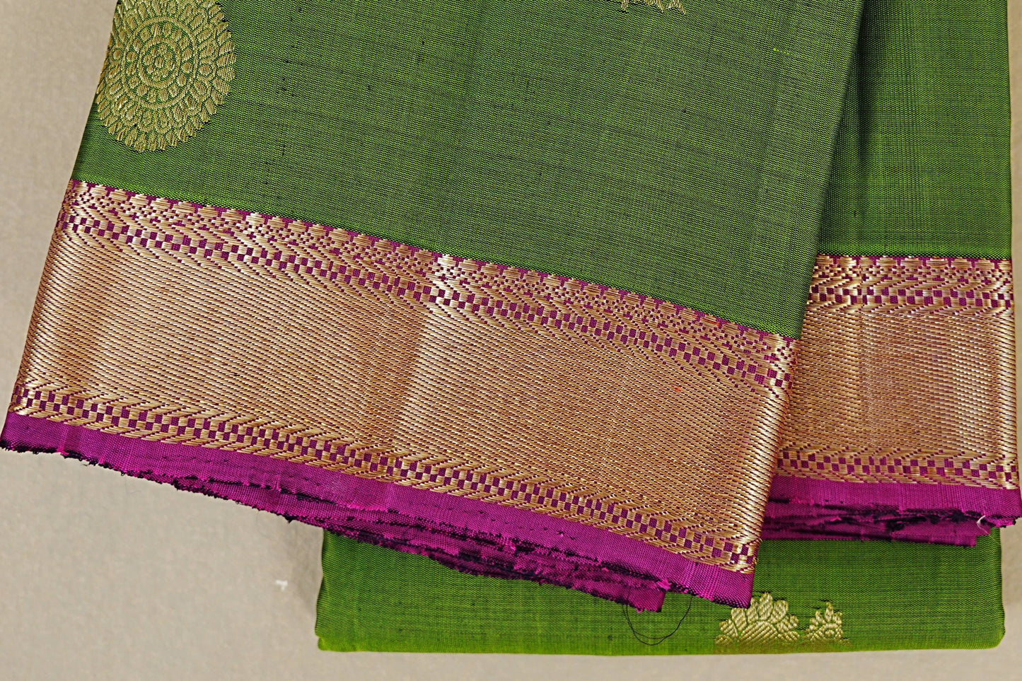 Parrot Green Vintage Kanjivaram Silk Saree border zoom