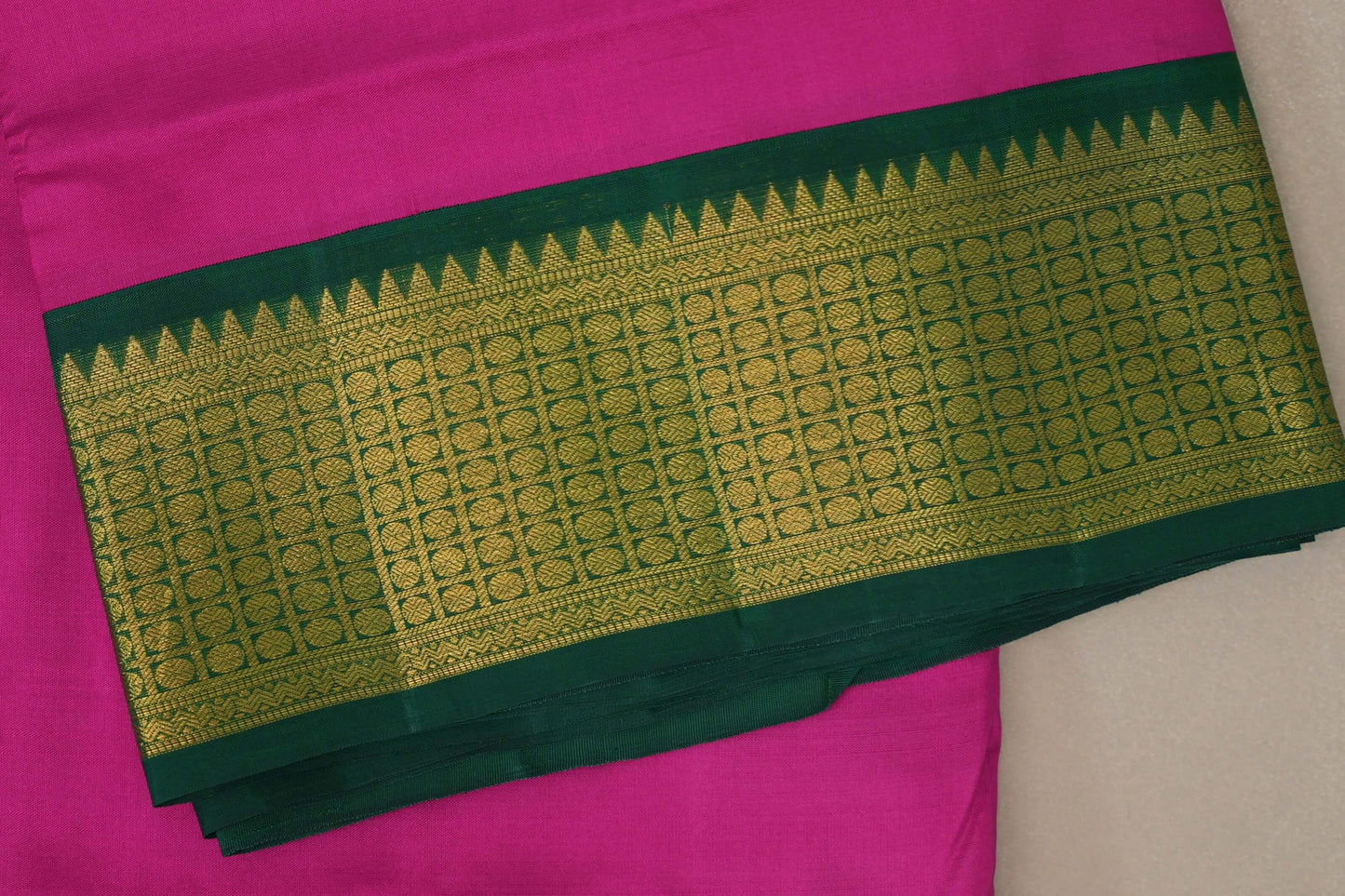 Bright Magenta Ten Yards Silk Saree border