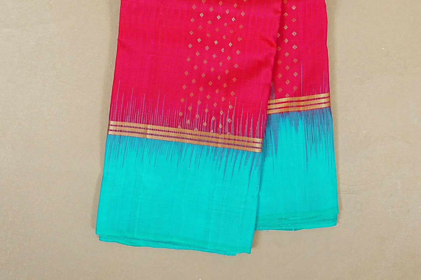 Rani Pink Light Weight Kanchipuram Silk Saree borders zoom