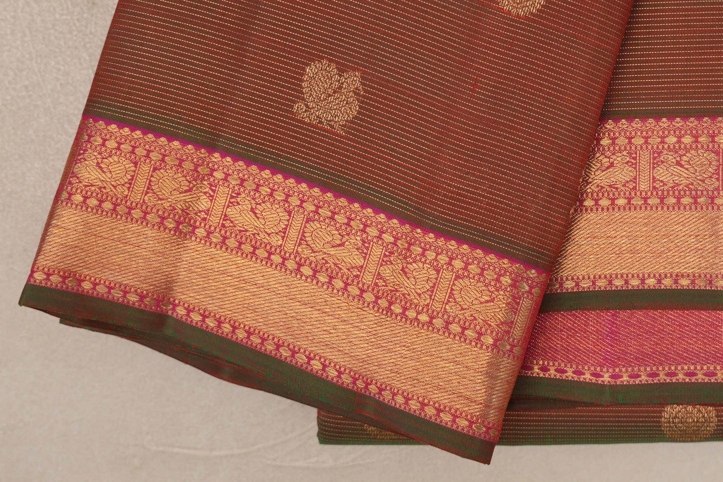 Dual Tone of Green and Red Vaira Oosi Vintage Heirloom Kanjivaram Silk Saree border