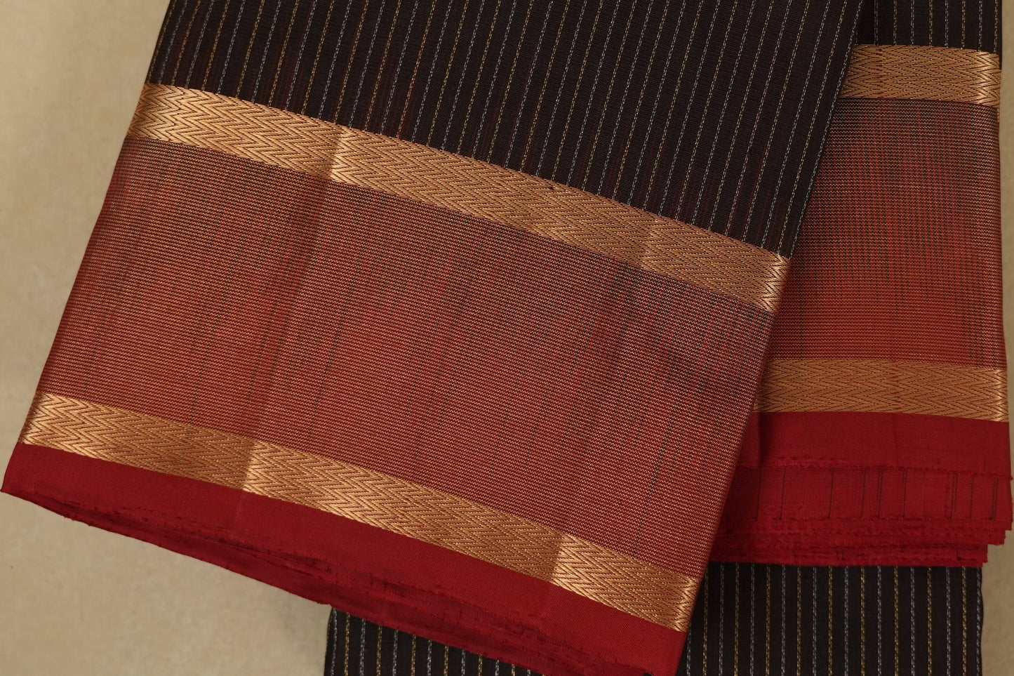 Brown with Red Borders Lightweight Kanjivaram Saree border