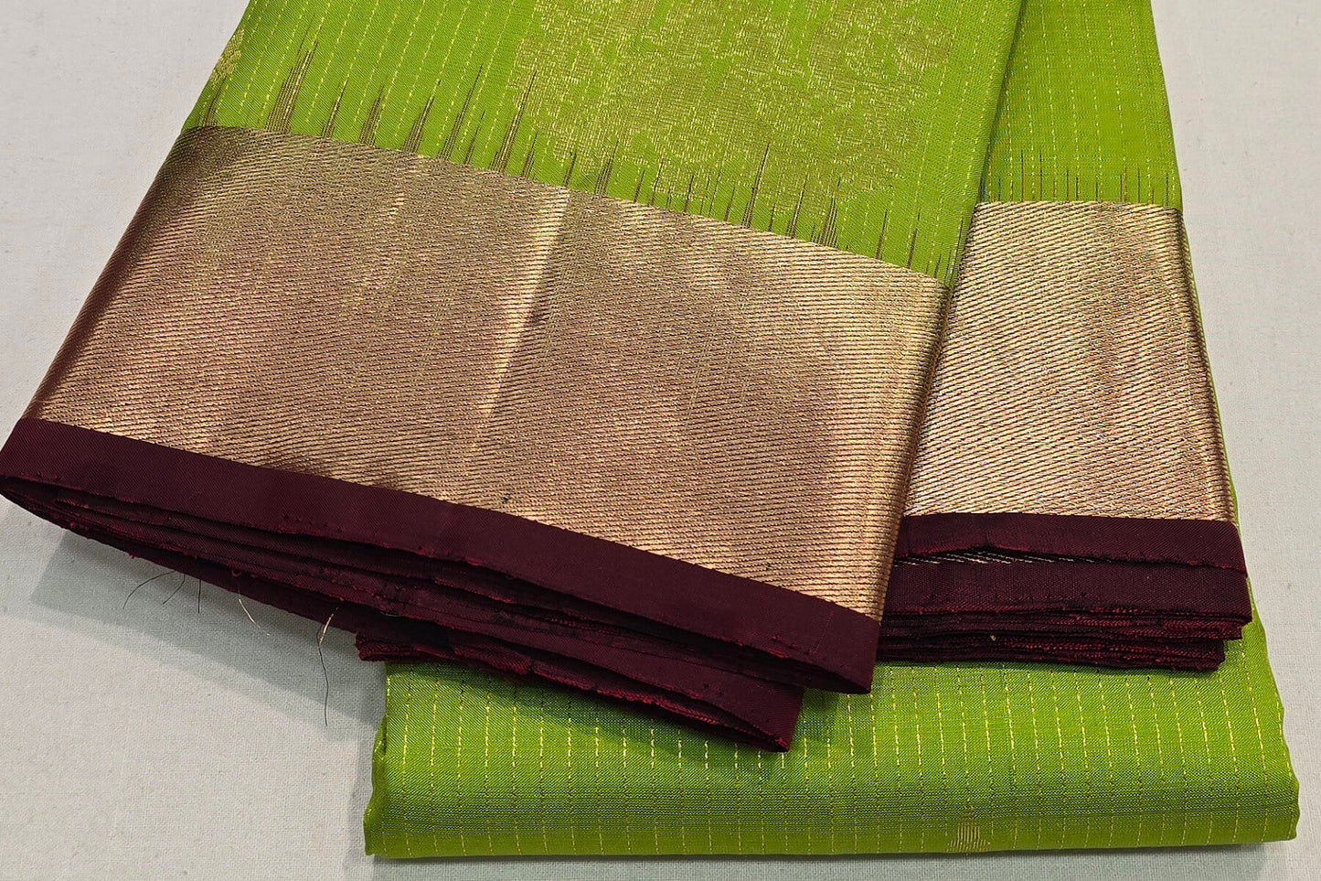 Parrot Green Light Weight Kanjivaram Silk Saree SS6048