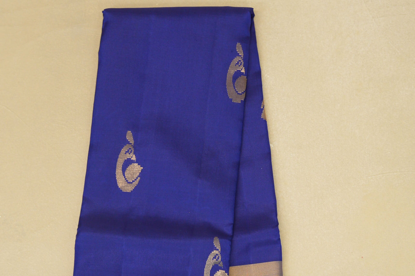 Deep Blue Light Weight Kanjivaram Silk Saree body zoom