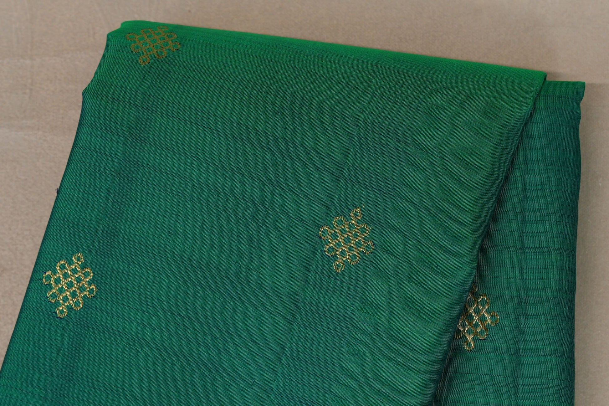 Dual Tone of Green & Blue with Bright Magenta Borders Vintage Kanjivaram Silk Saree body