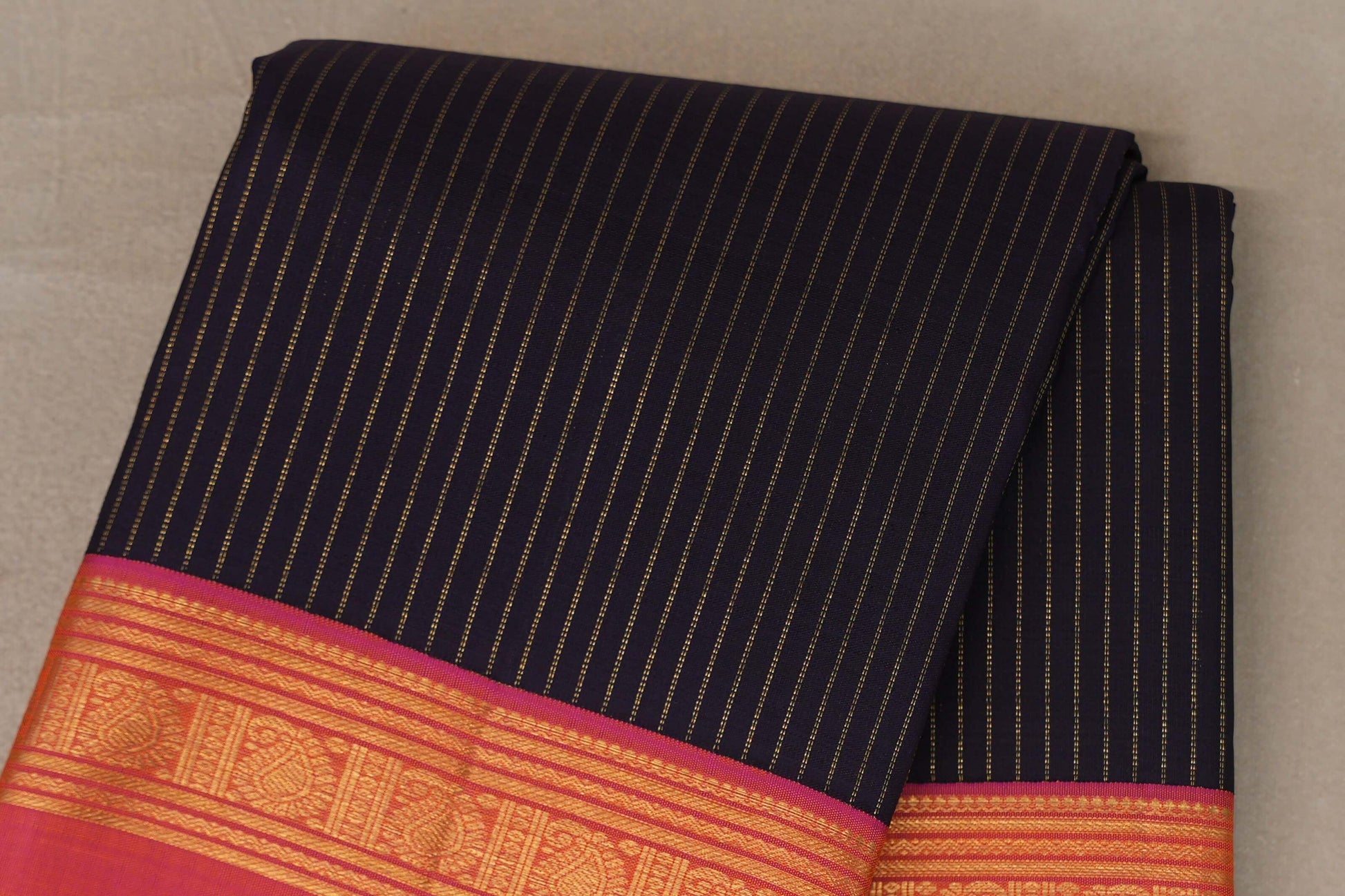 Deep Plum Brown Vintage Kanjivaram Silk Saree Paloo body zoom