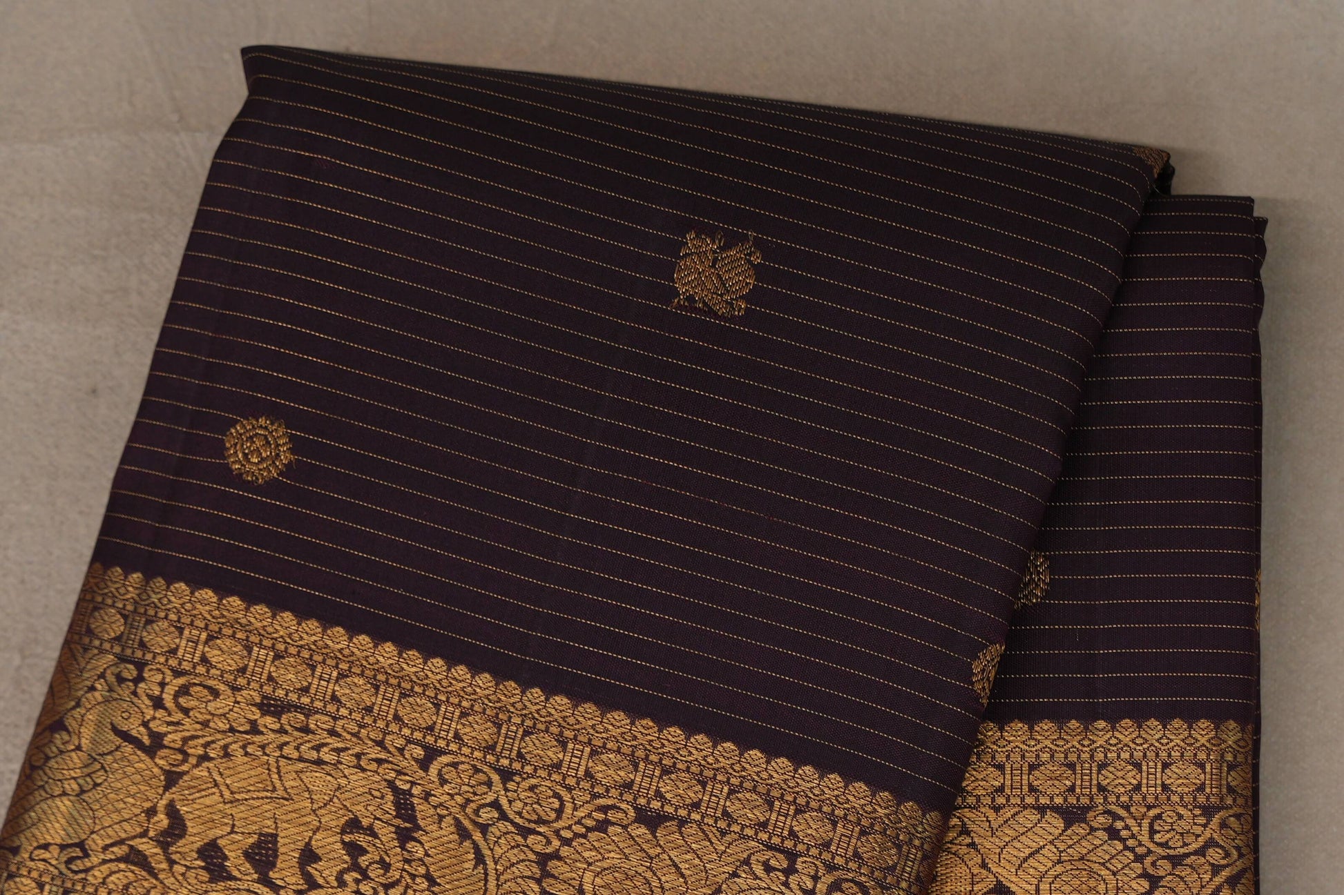 Deep Plum Brown Vaira Oosi Vintage Kanjivaram Silk Saree body zoom