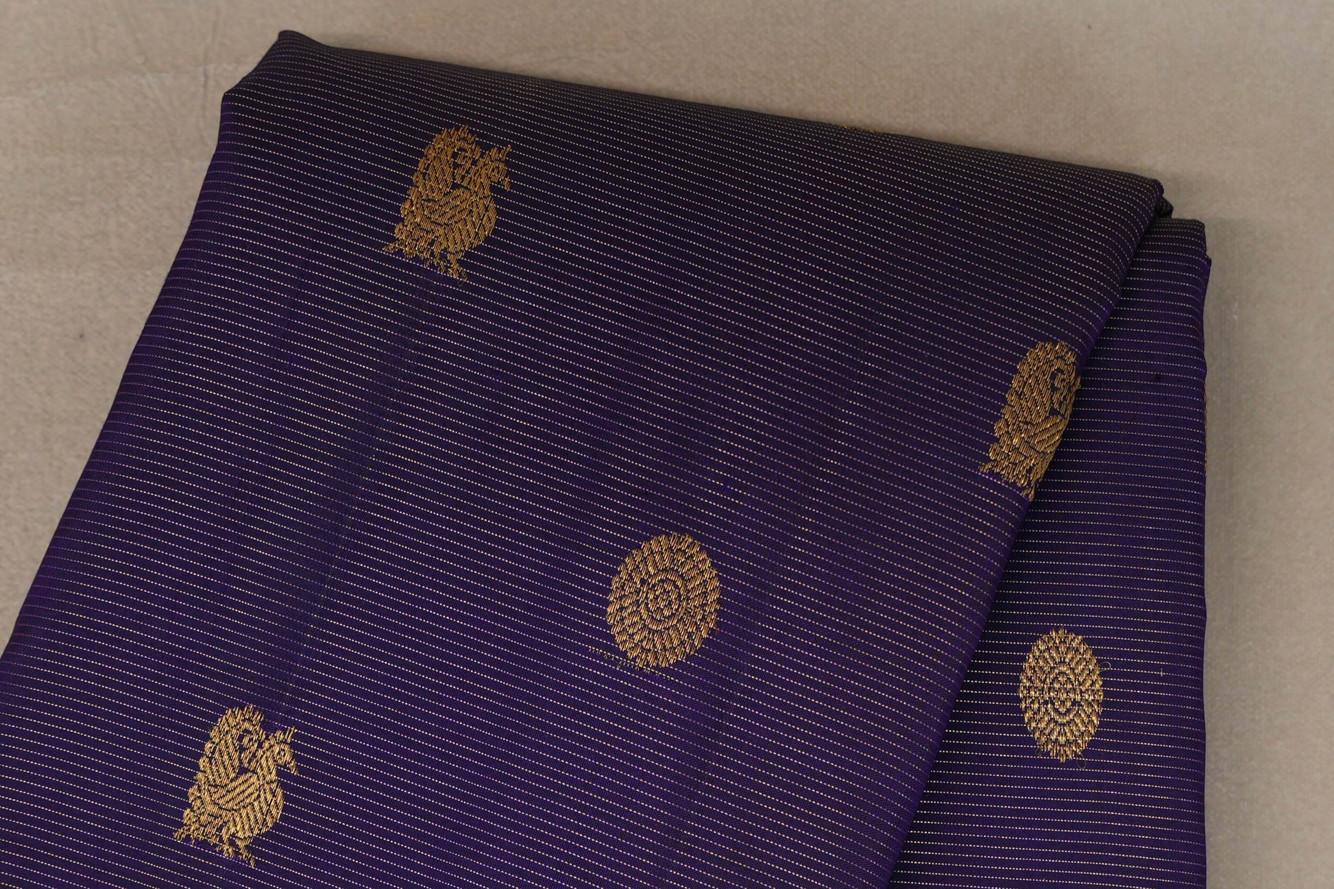Violet Purple Vaira Oosi Vintage Kanjivaram Silk Saree body zoom
