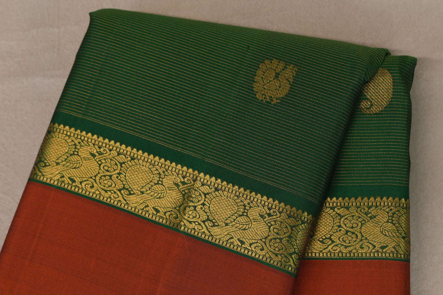 Deep Forest Green Vaira Oosi Vintage Kanjivaram Silk Saree body zoom