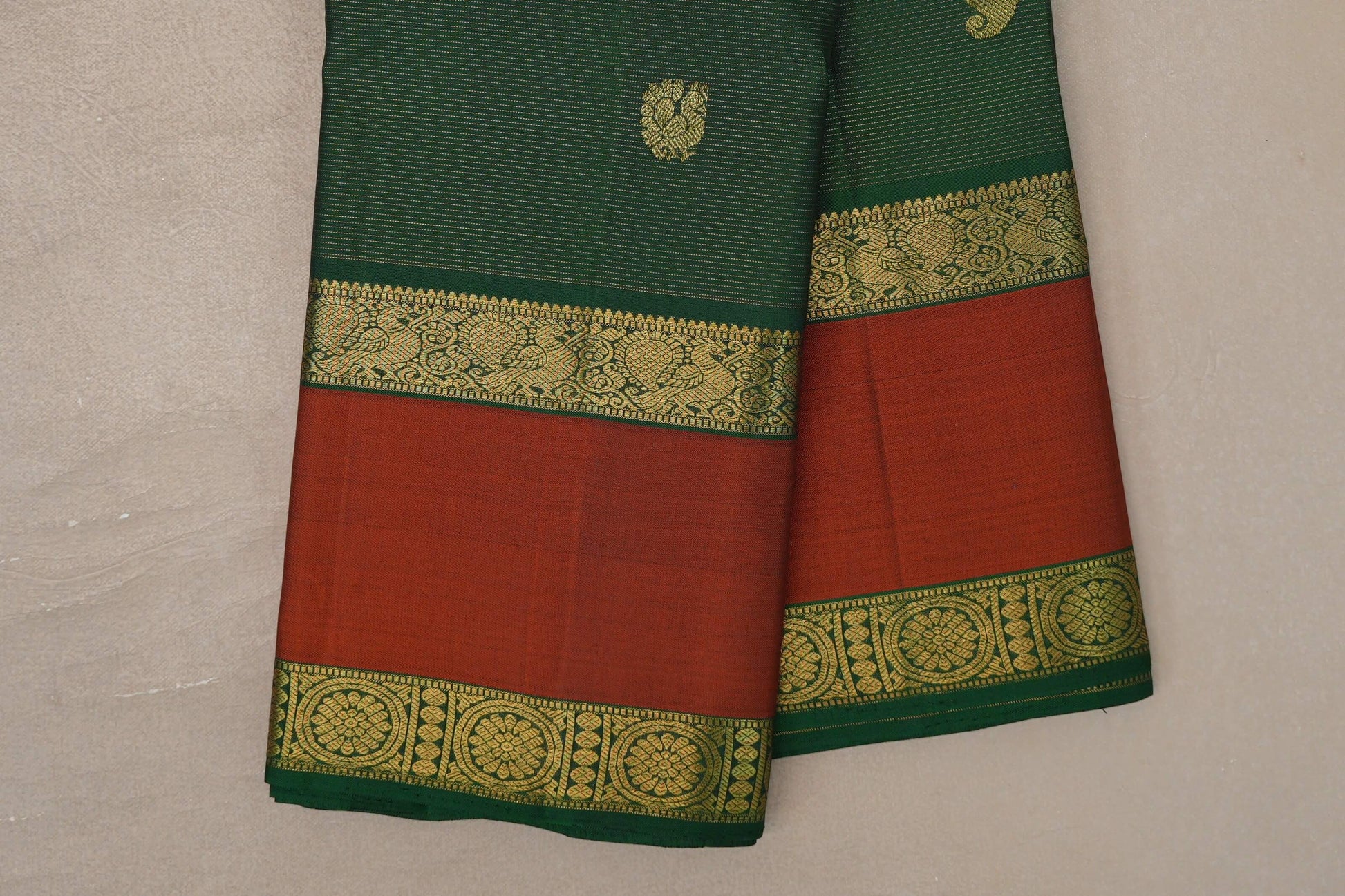 Deep Forest Green Vaira Oosi Vintage Kanjivaram Silk Saree border zoom