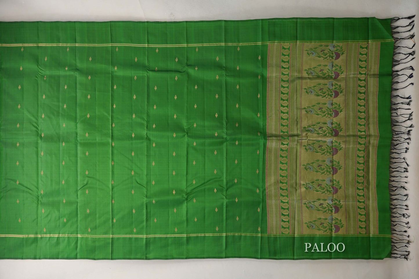 Leaf Green Light Weight Kanjivaram Silk Saree paloo