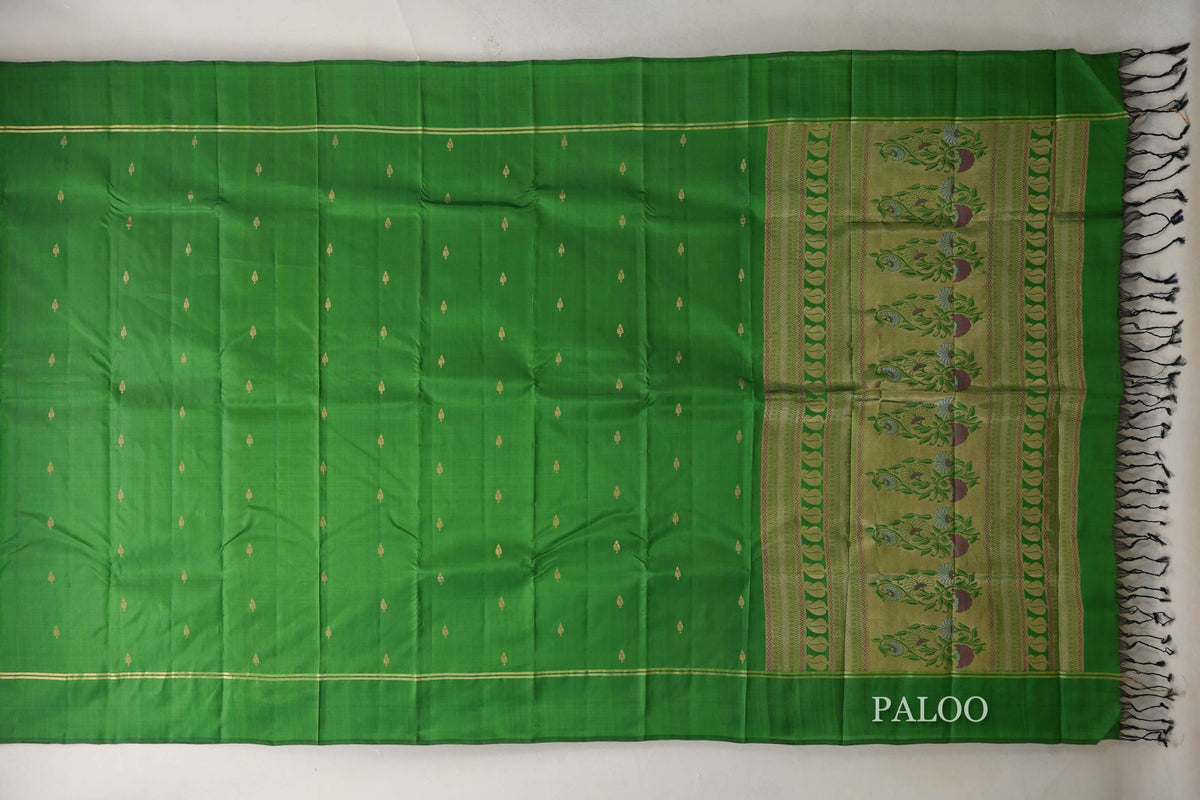 Leaf Green Light Weight Kanjivaram Silk Saree paloo