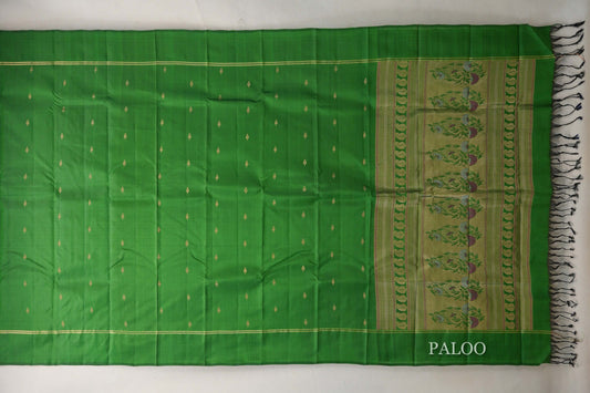 Leaf Green Light Weight Kanjivaram Silk Saree paloo