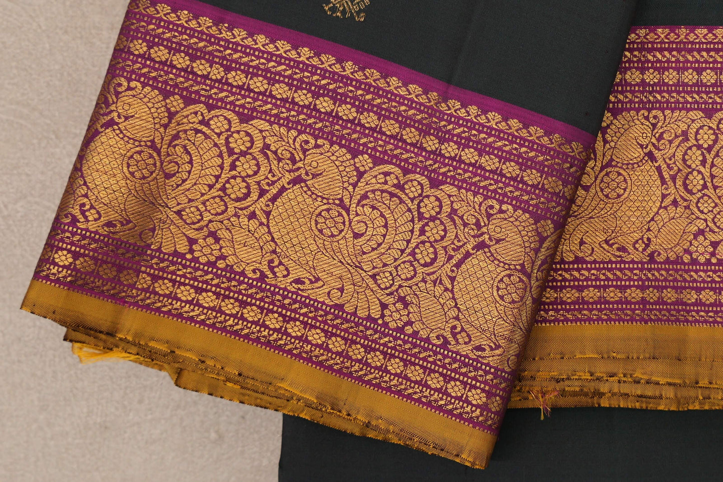 Deep Bottle Green Vintage Kanjivaram Silk Saree border