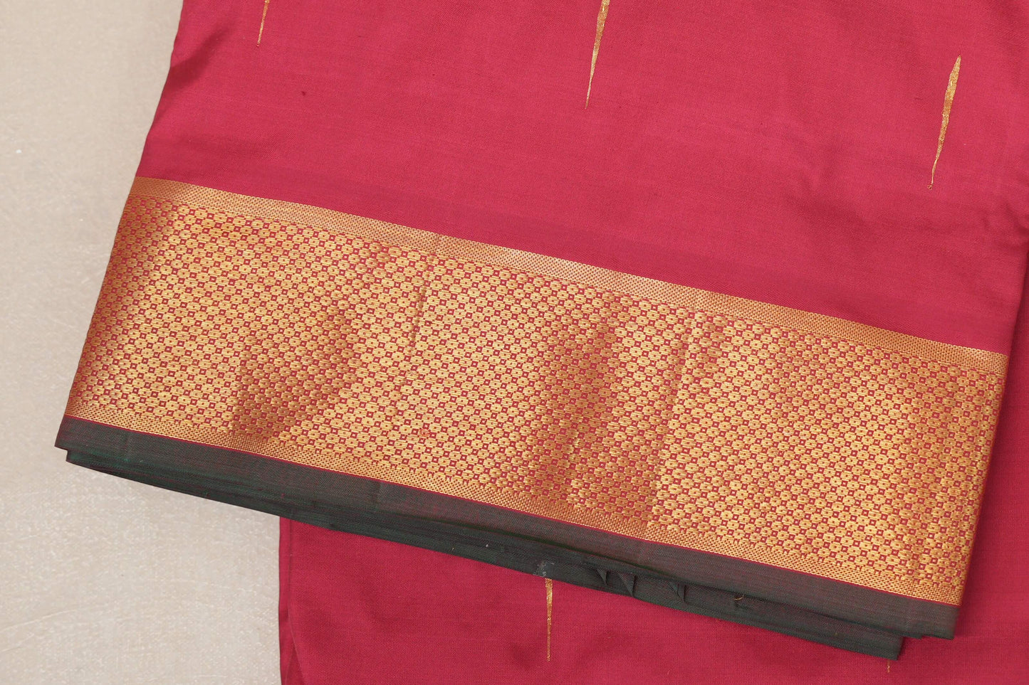 Maroon Ten yards silk saree border zoom