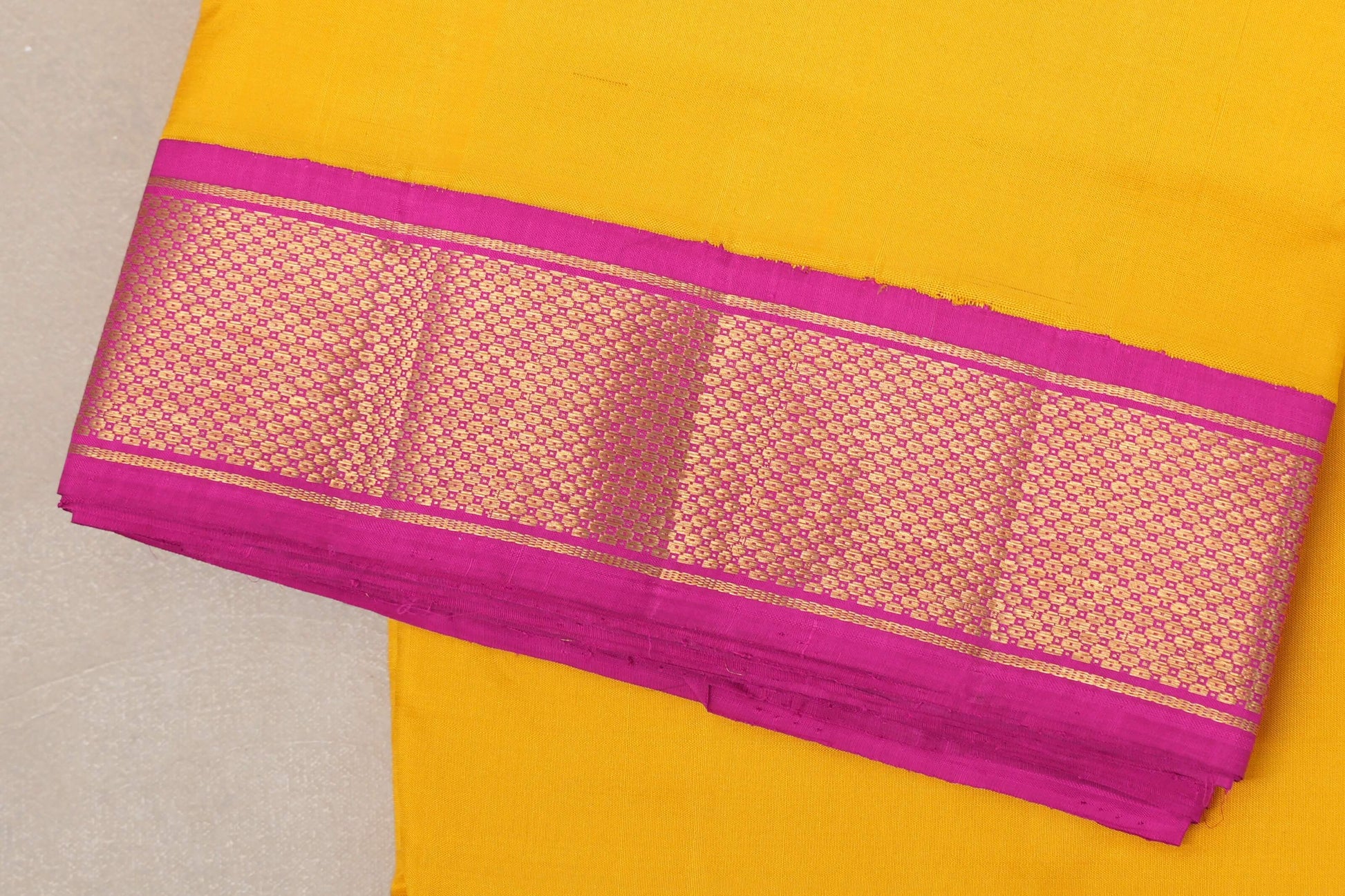 lemon yellow  Ten Yards Silk Saree  border
