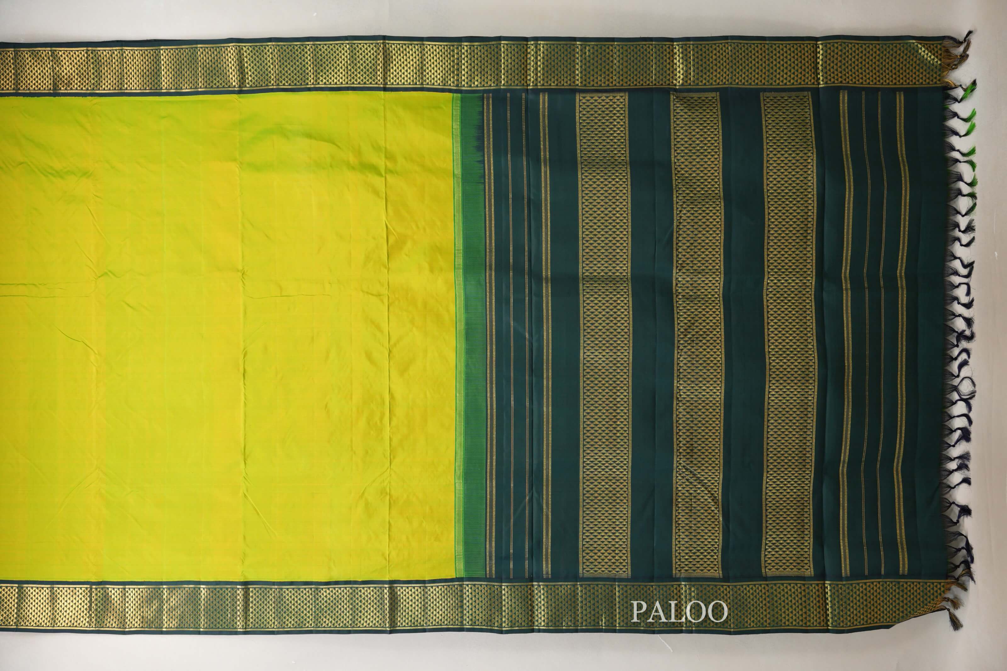 Fluorescent Green Ten Yards Silk Saree paloo