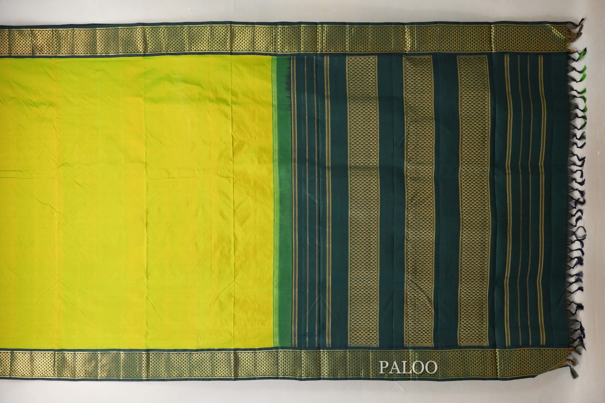 Fluorescent Green Ten Yards Silk Saree paloo
