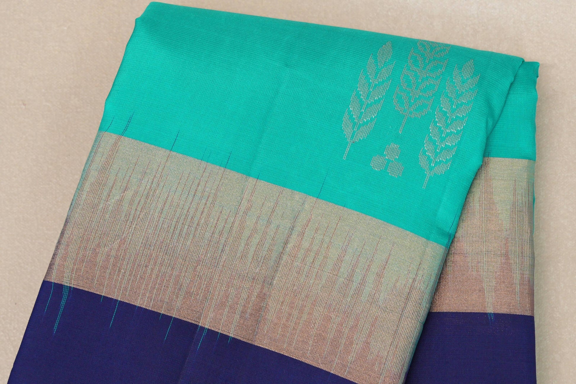 Turquoise blue with Deep Blue borders Light Weight Kanjivaram Silk Sareebody