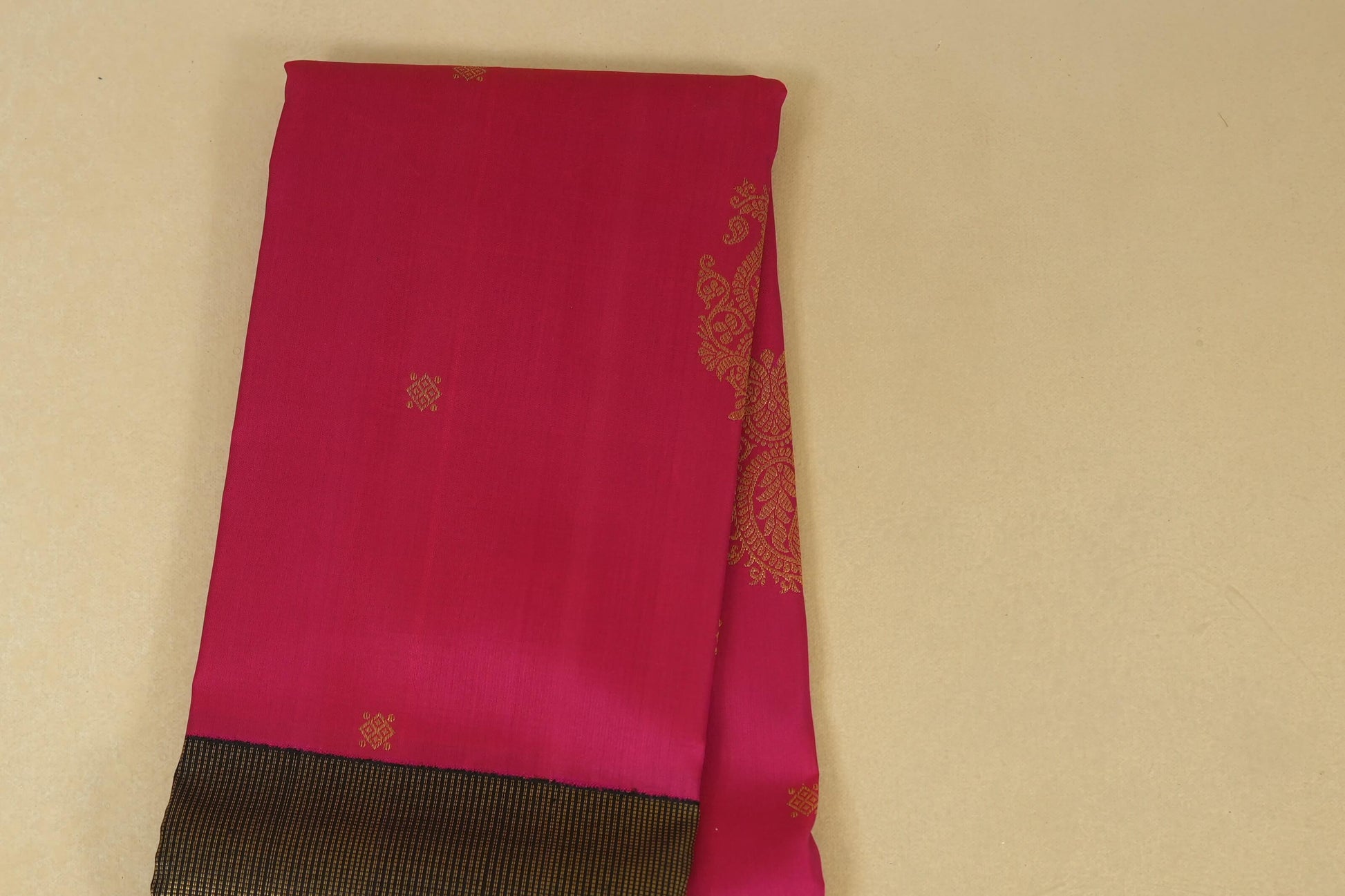 Pink kanjivaram silk saree body zoom