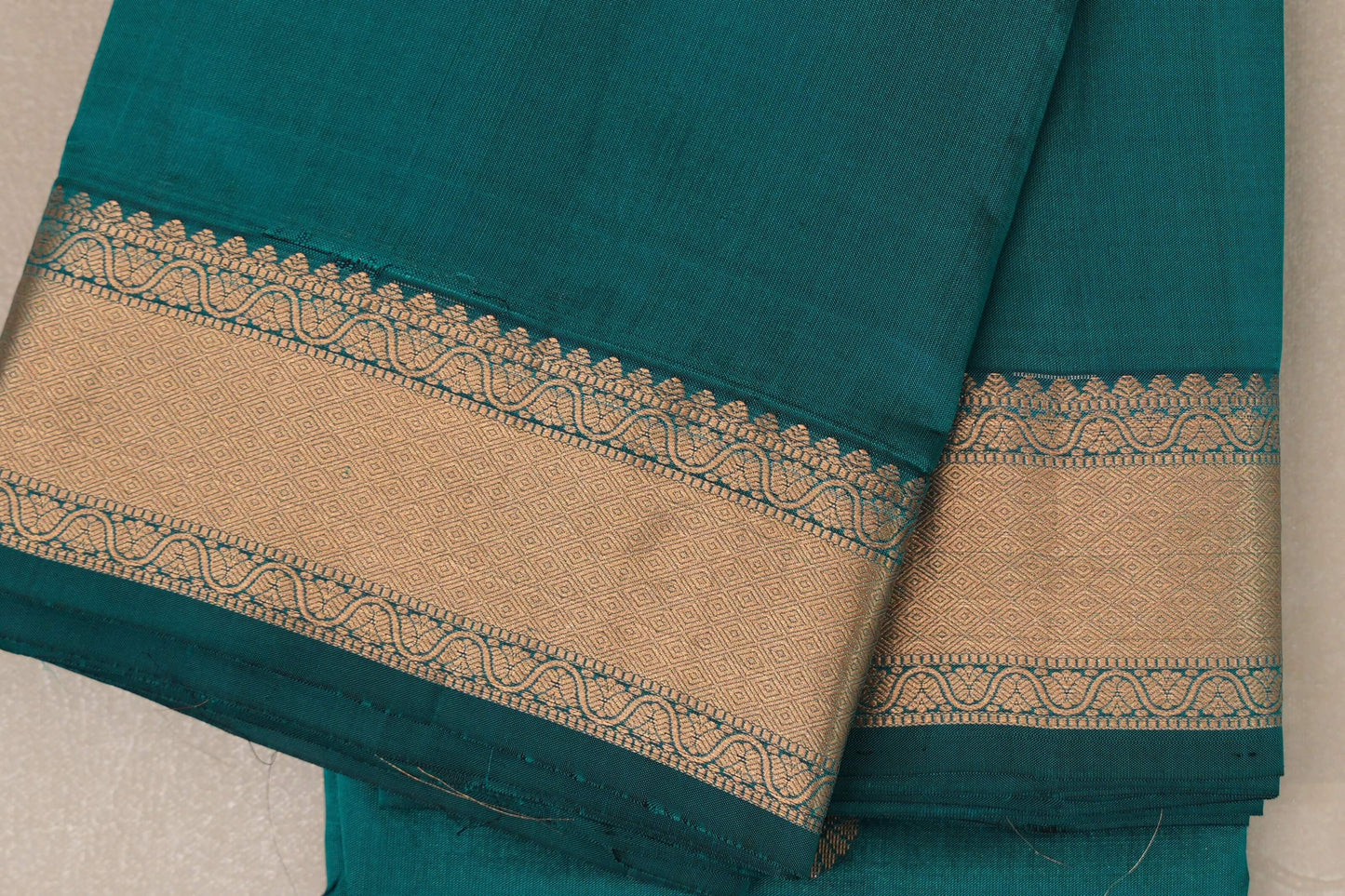 Peacock Green Light Weight Kanjivaram Silk Saree SS8951