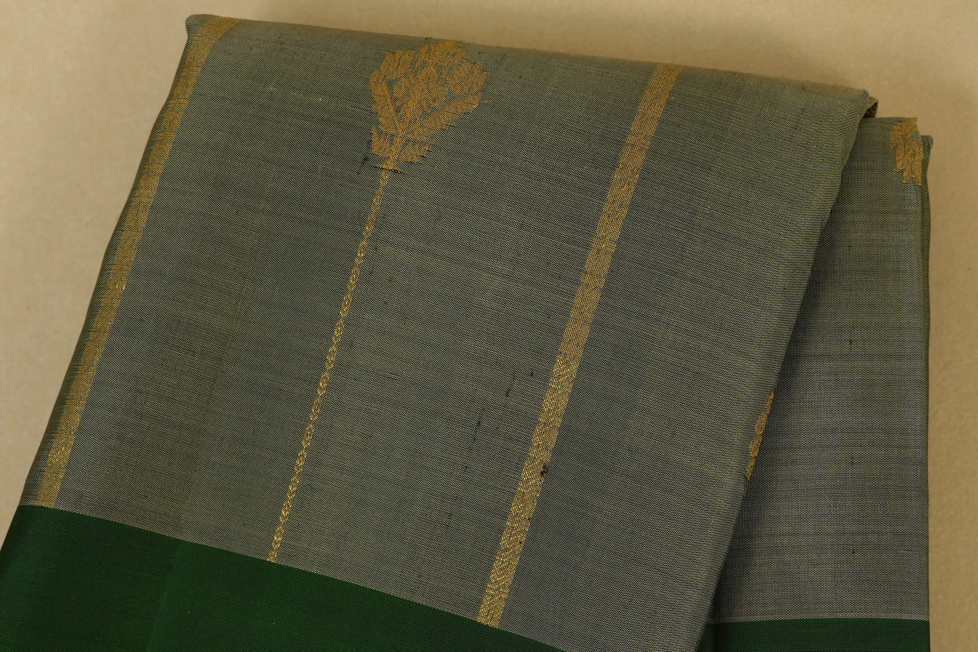 Grey vintage kanjivaram silk saree body zoom