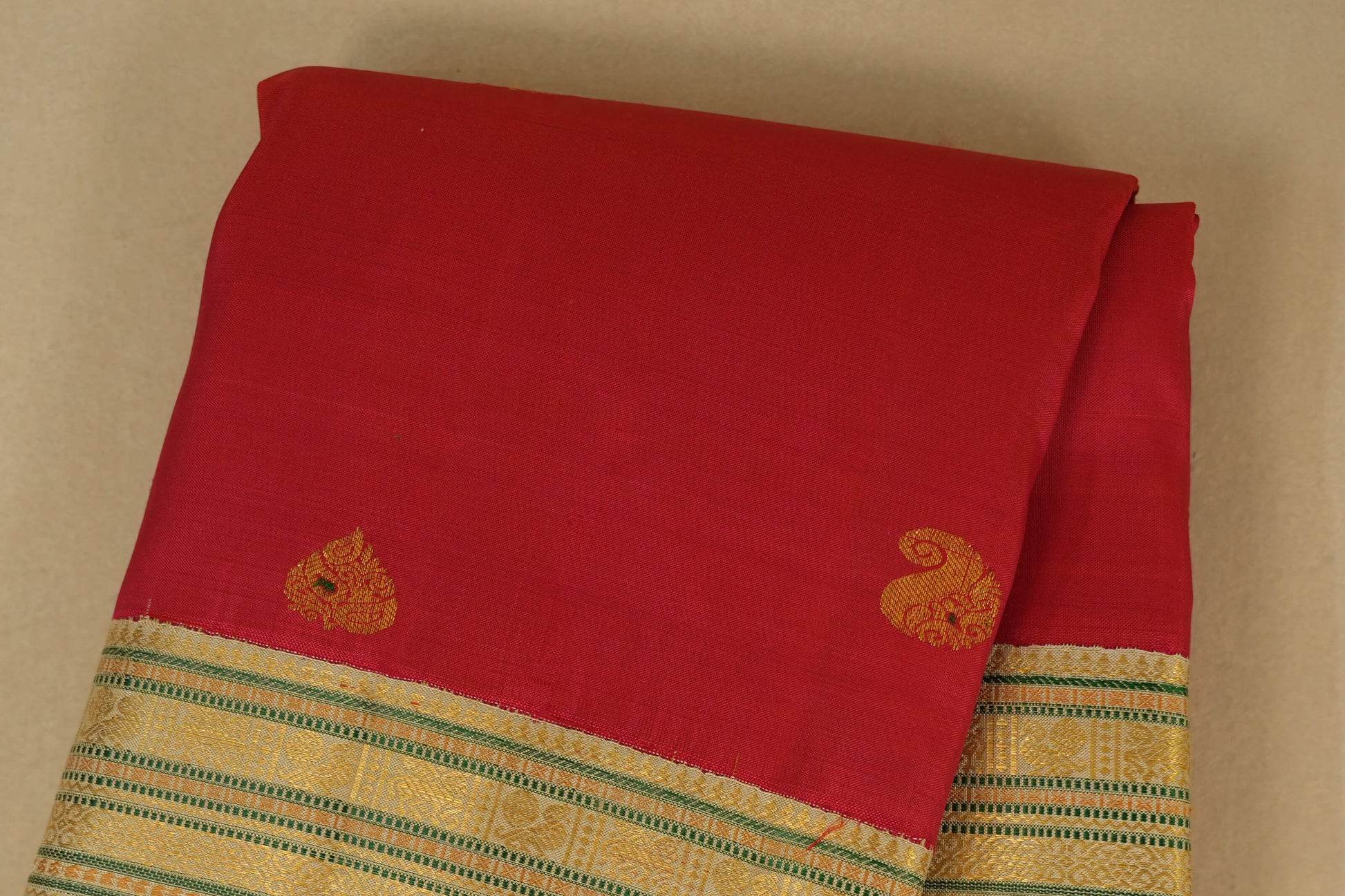  Red vintage kanjivaram silk saree body zoom