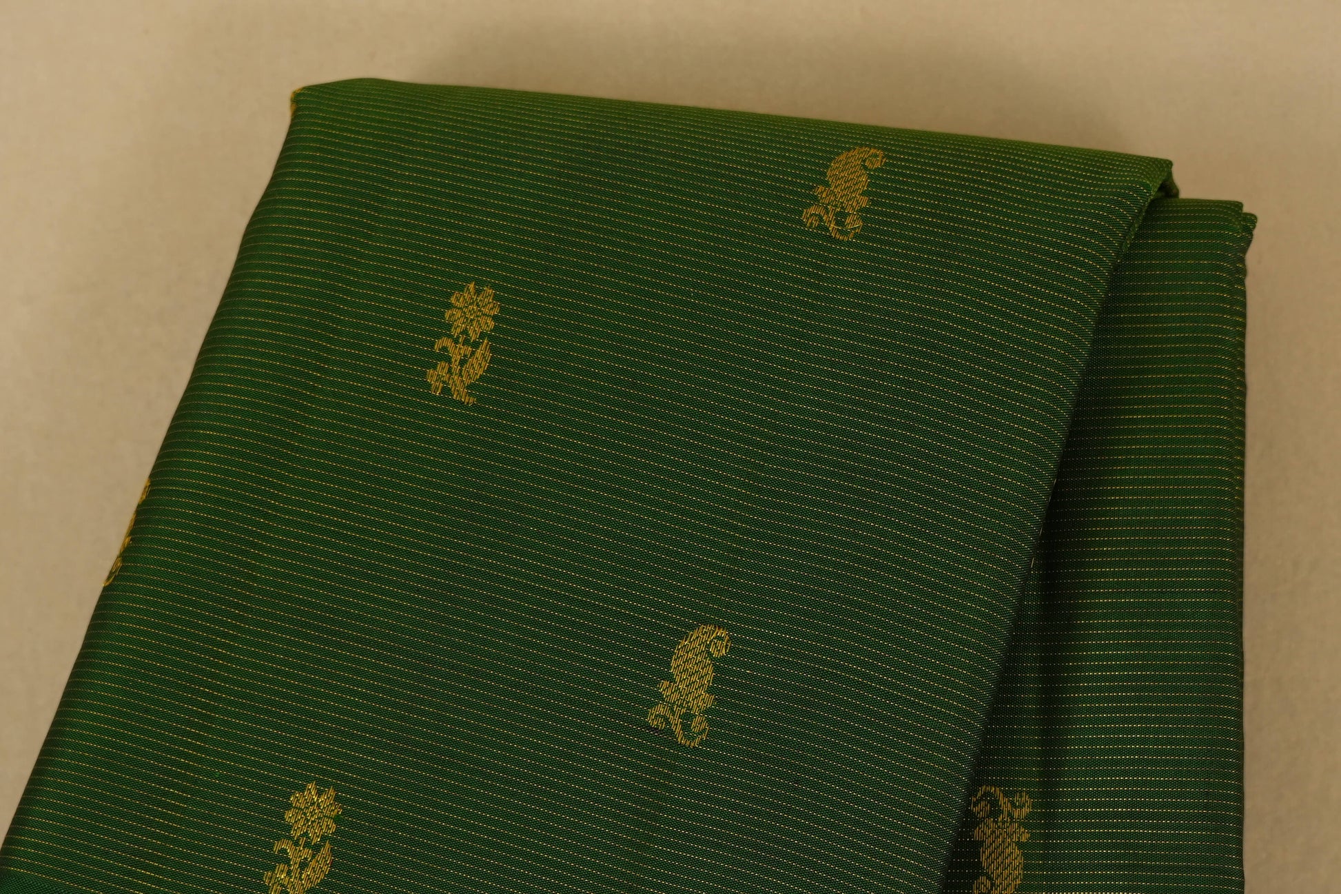 Dark Green Kanjivaram Silk Saree body zoom