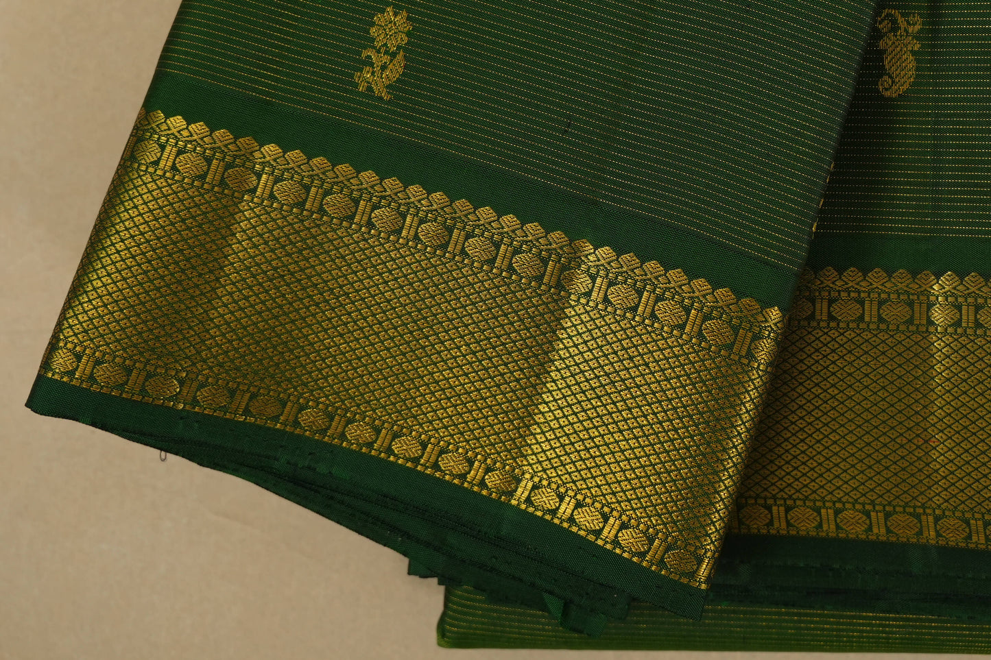vintage Dark Green Kanjivaram Silk Saree border zoom