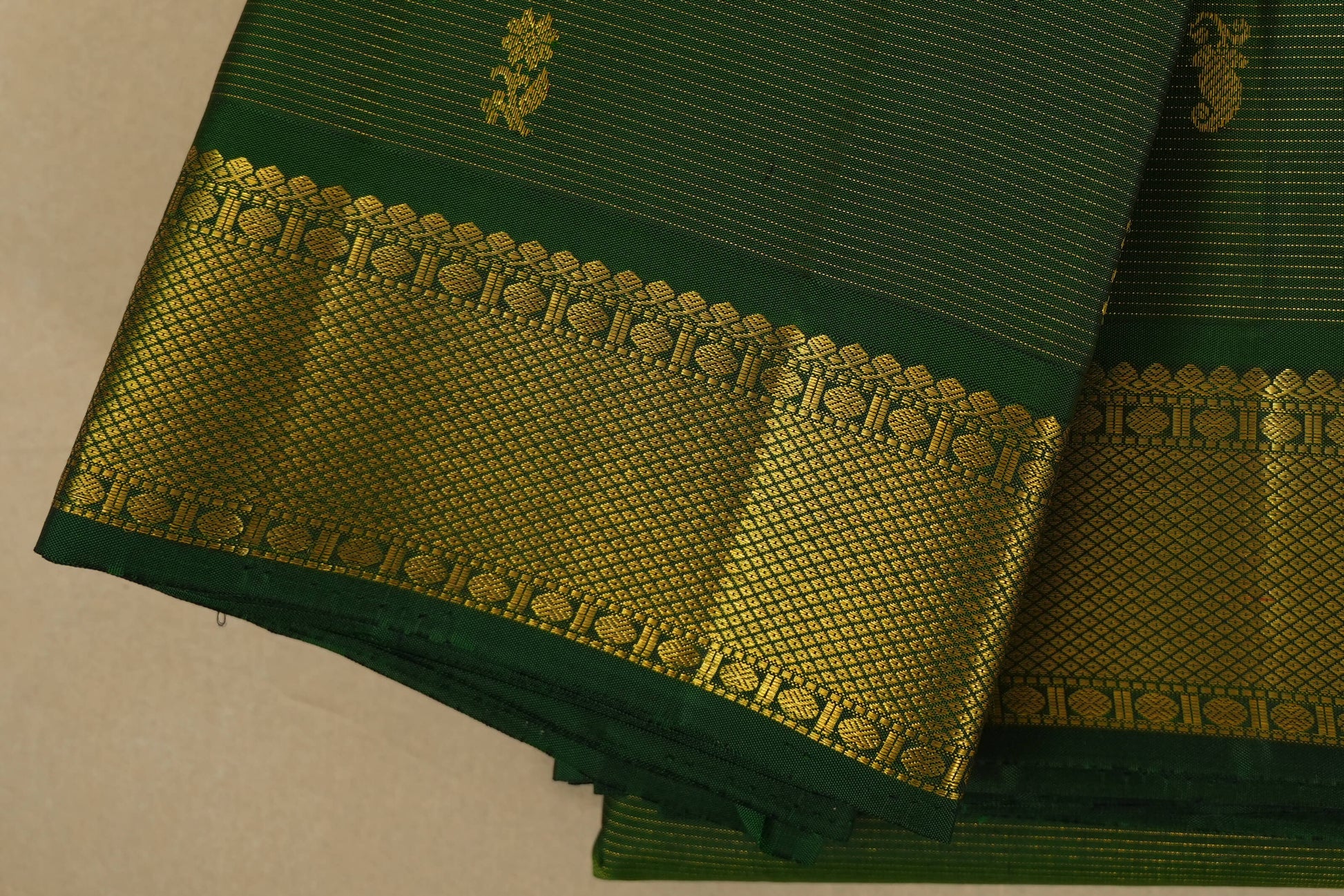 vintage Dark Green Kanjivaram Silk Saree border zoom