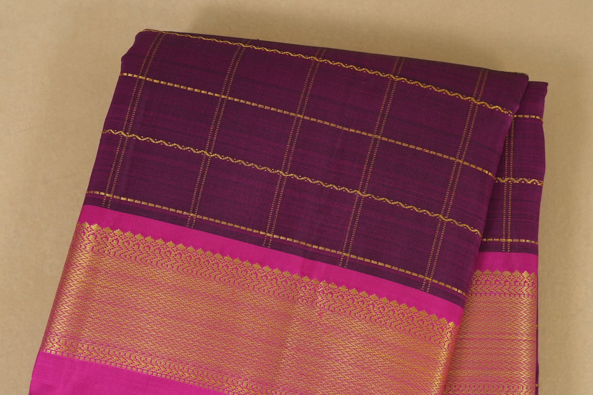 Dark magenta vintage kanjivaram silk body zoom