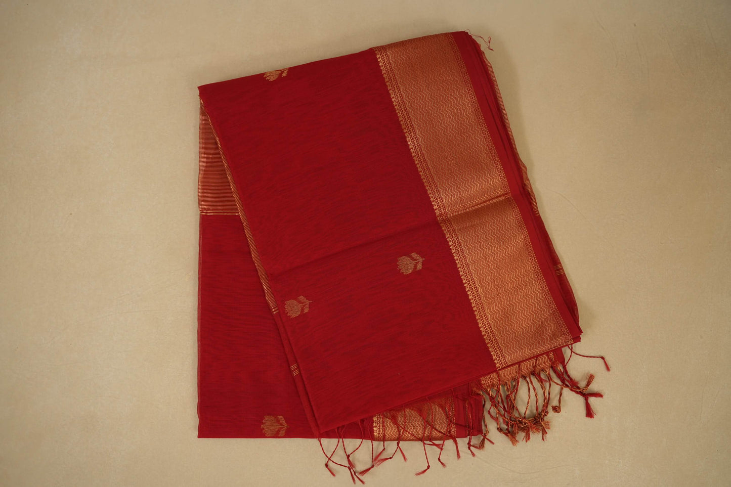 Red maheshwari  folded silk cotton saree