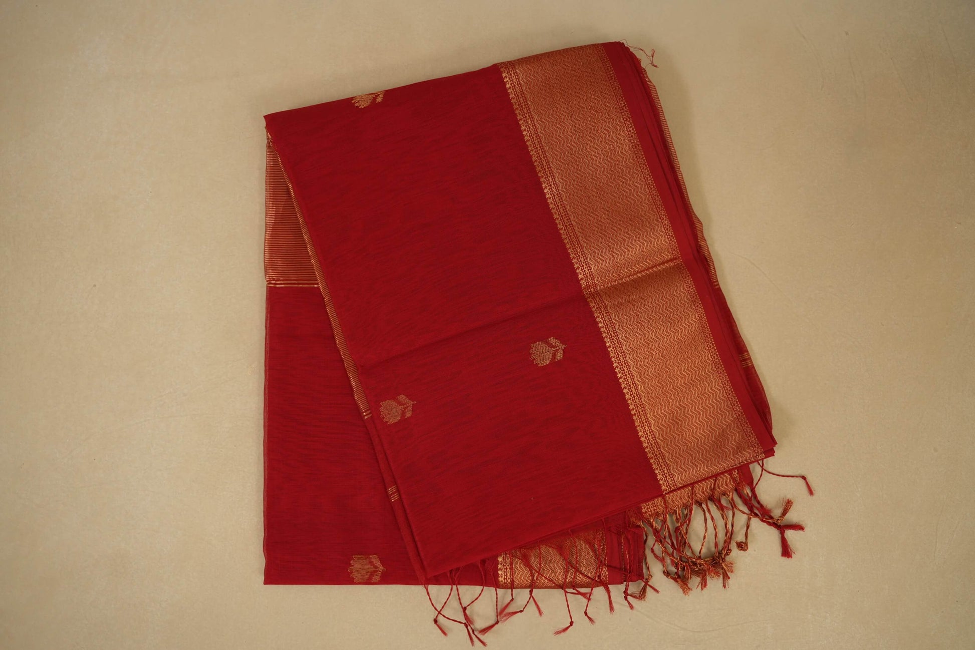 Red maheshwari  folded silk cotton saree