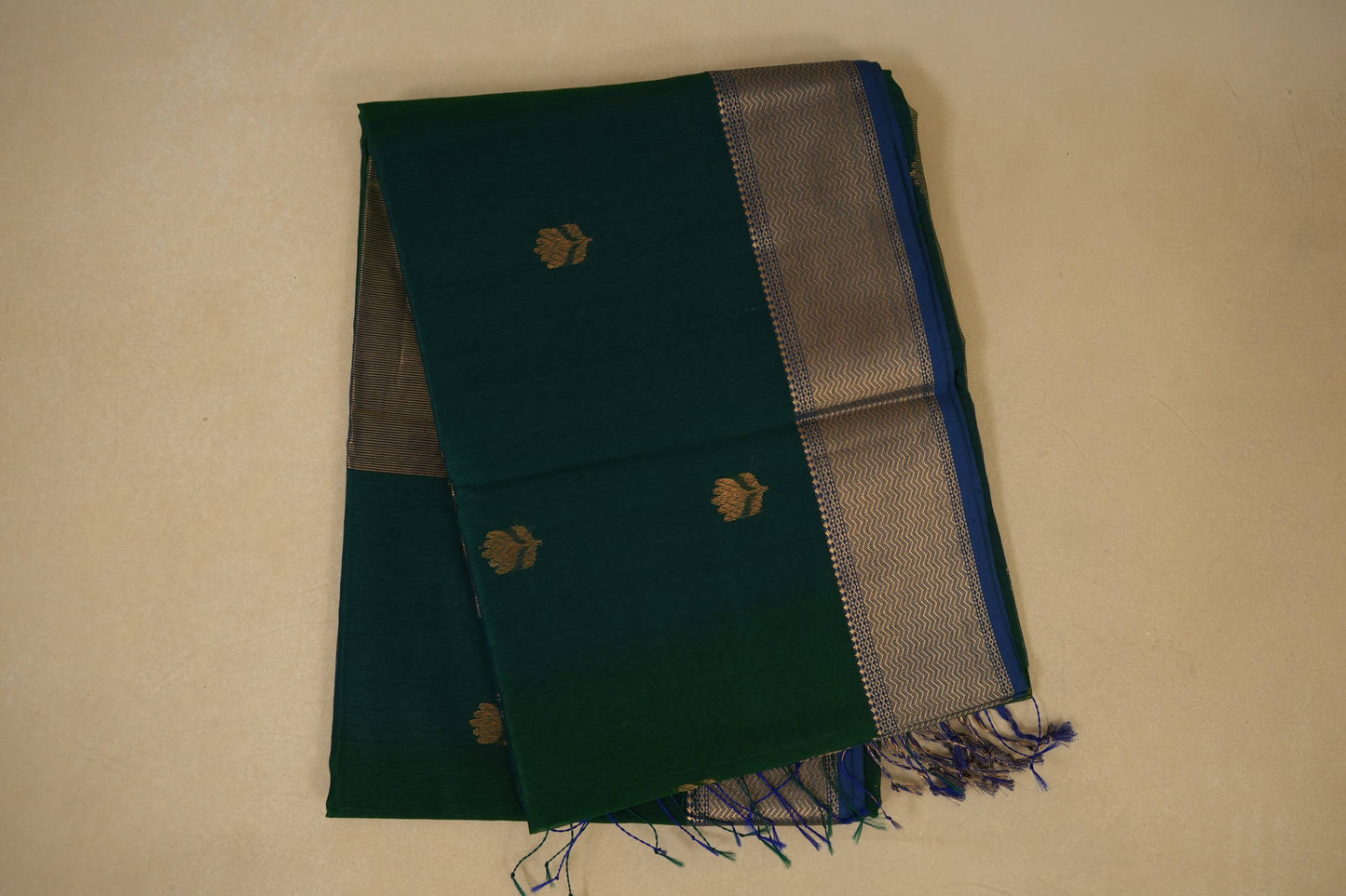 Peacock green folded maheshwari silk cotton saree