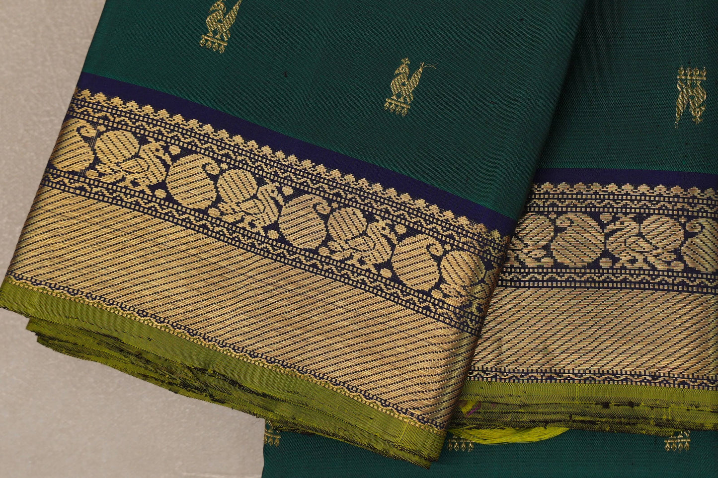 Emerald green with deep blue borders Vintage Kanjivaram Silk Saree SS9102