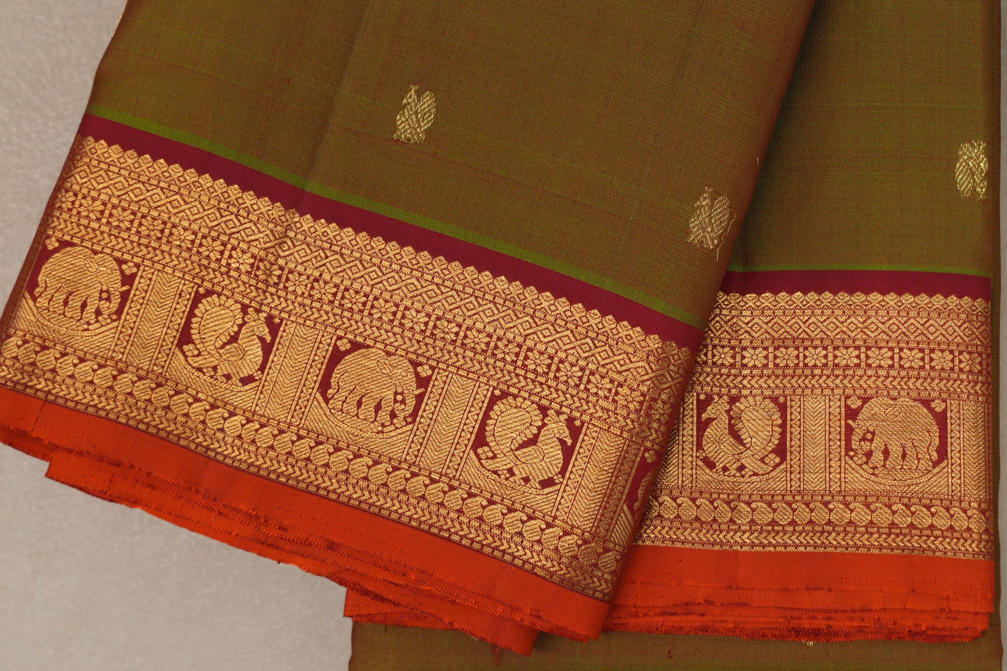 Dual tone of red and green Vintage Kanjivaram Silk Saree SS9113
