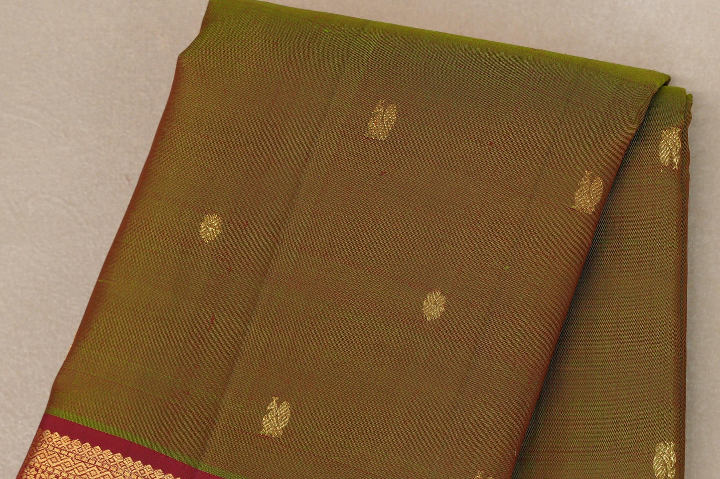 Dual tone of red and green Vintage Kanjivaram Silk Saree SS9113