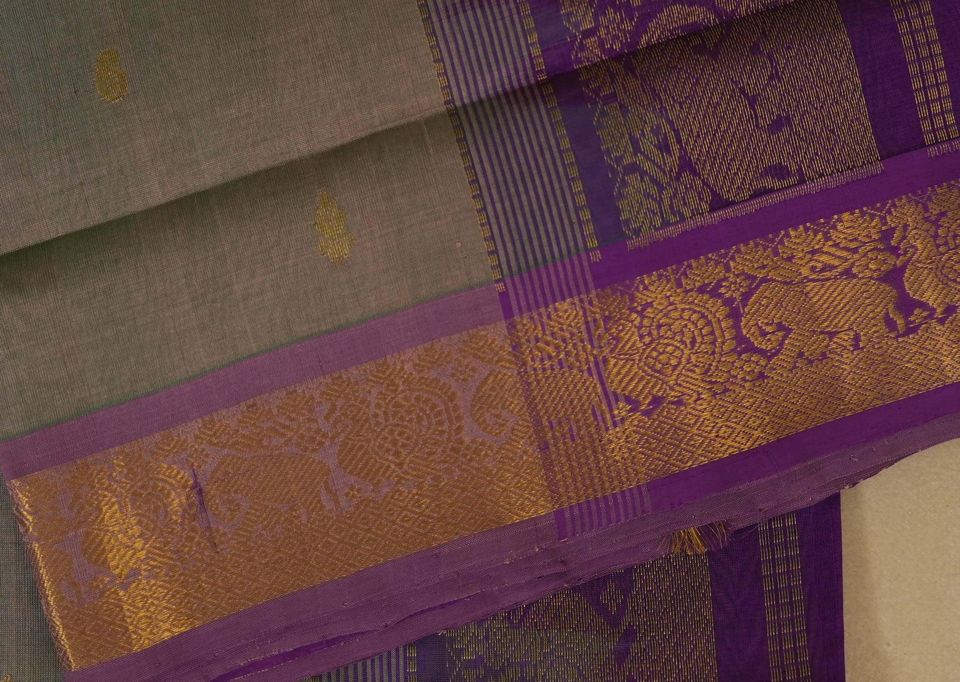 Green with peach dual tone Nine and a half Yards Silk Cotton Saree borders