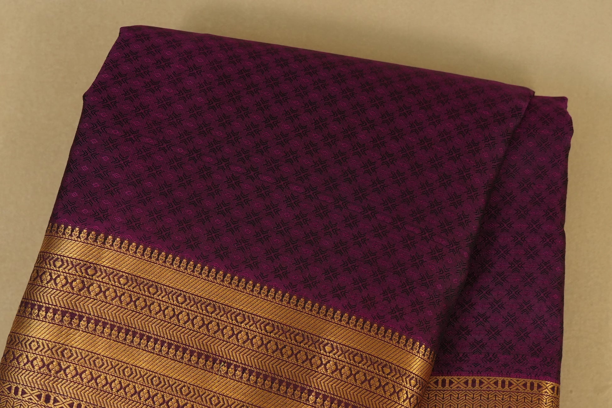 Magenta Light weight Kanchipuram Silk Saree Body Zoom