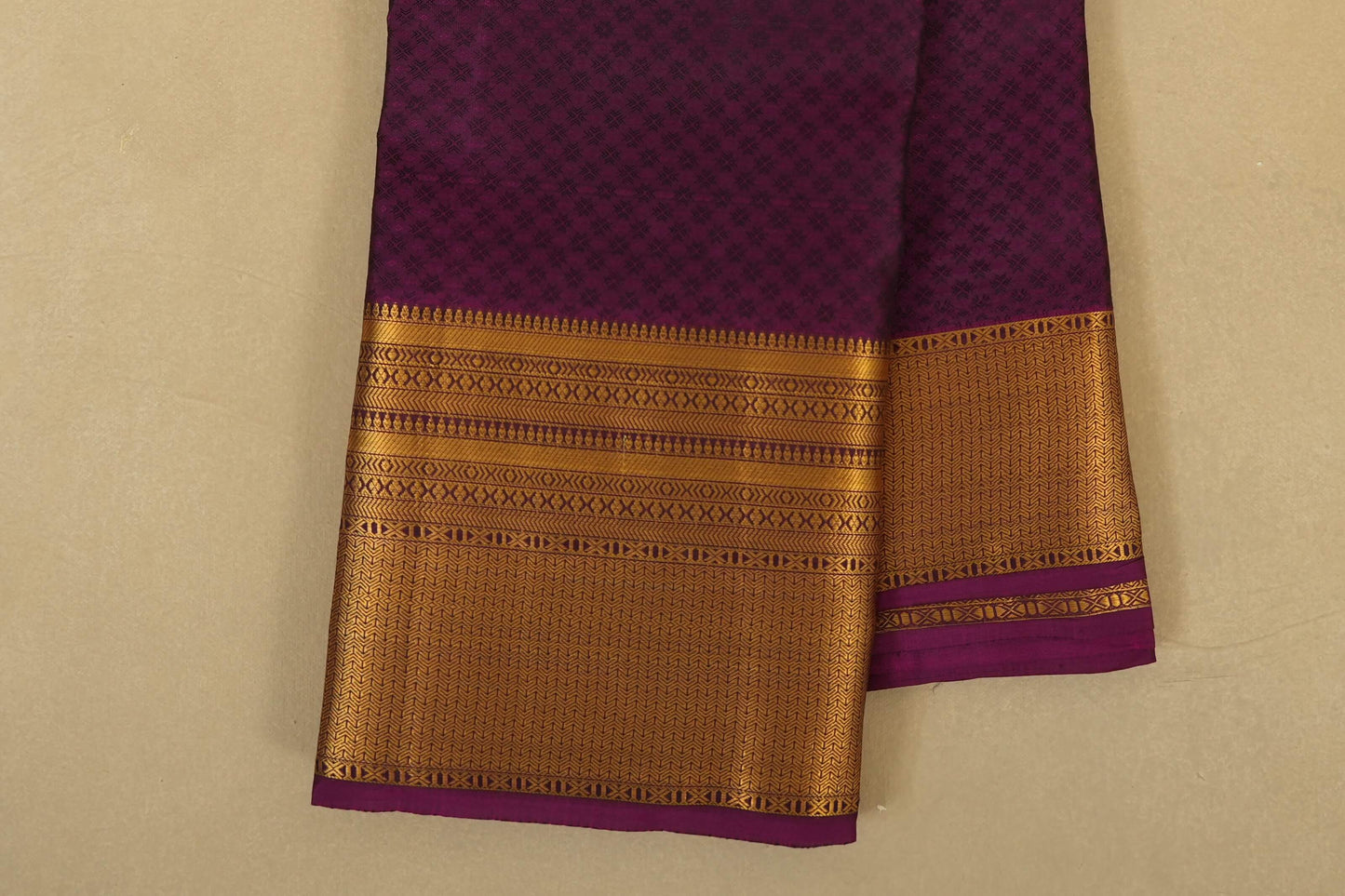 Magenta Light weight Kanchipuram Silk Saree Border Zoom